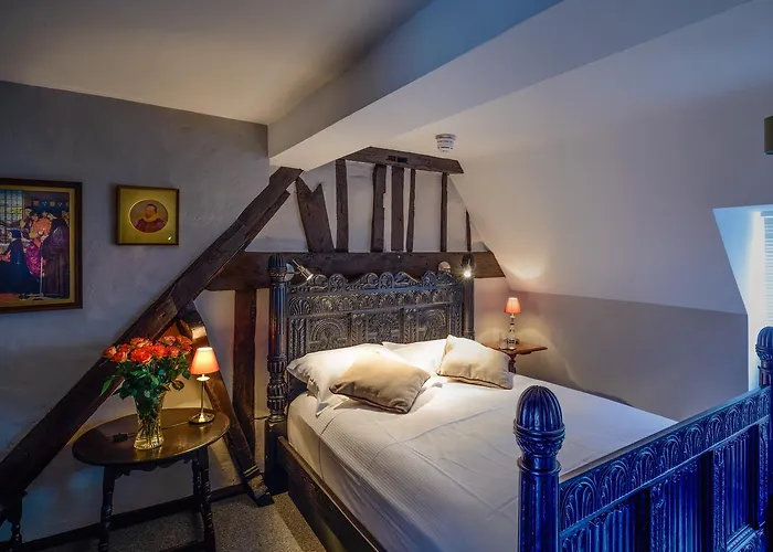 Best Hotels Near University in Portsmouth