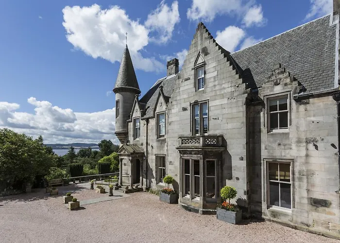 Best 5pm Hotels for Experiencing Vibrant Dundee